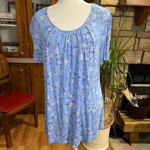ANYMEET SIZE X-LARGE LIGHT BLUE W/WHITE FLORAL PRINT SHORT SLEEVE RUCHED TOP